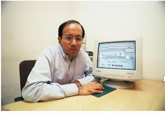 Young Rajesh Jain showcasing IndiaWorld and its sister sites